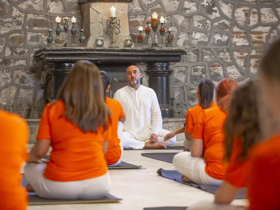 Yoga eğitmenliği eğitiminden bir kare