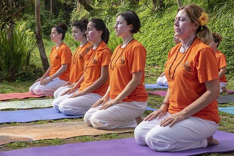 300 Saat YOGA ALLIANCE onaylı<br/>İleri Seviye Yoga Eğitmenliği Sertifika Programı<br/>