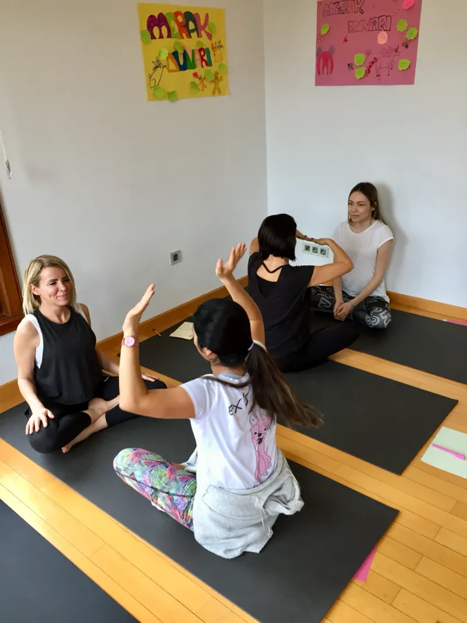 Çocuk yogası eğitmenliği programından kare 24