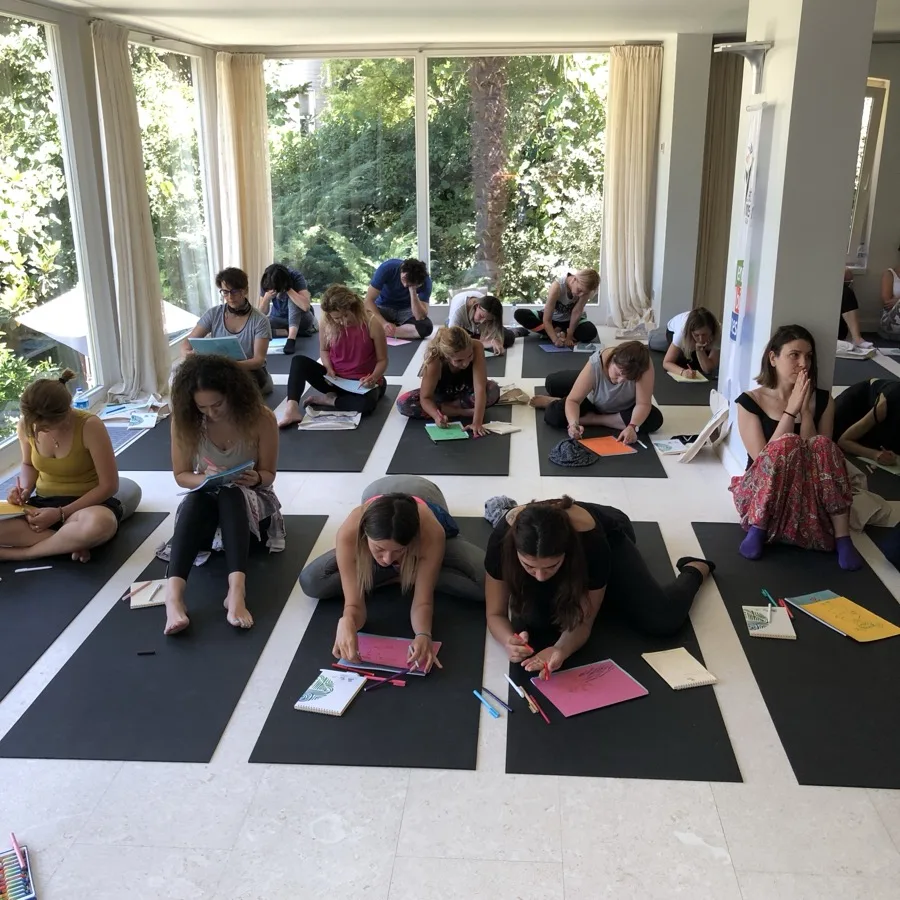 Çocuk yogası eğitmenliği programından kare 37
