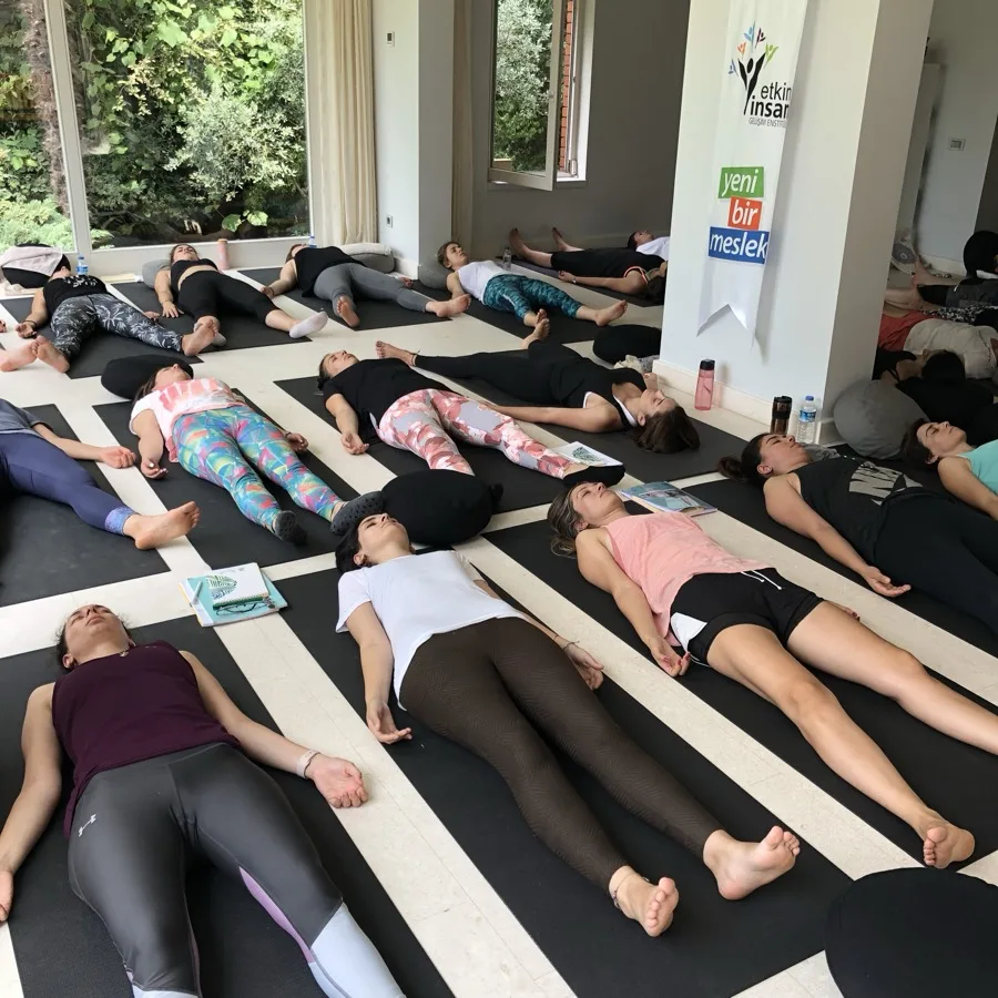 Çocuk yogası eğitmenliği programından kare 41