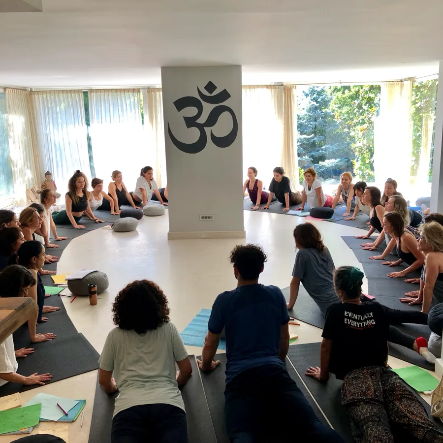 Çocuk yogası eğitmenliği programından kare 43